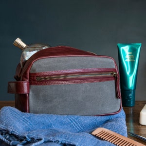 Personalized Makeup Organizer Top Grain Leather, Hand Crafted Dopp Kit, Zippered Slim Travel Toiletry, Custom Makeup Shaving Organizer Bag