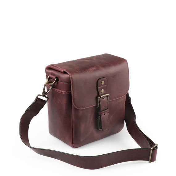 Pebble MG1724 Genuine Leather Camera Messenger Bag For Mirrorless Instant And DSLR Cameras Cinnamon