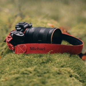 Personalized Leather Camera Strap Gift Custom Strap for Photographers DSLR Camera Holder - Gift for him Gift for Her