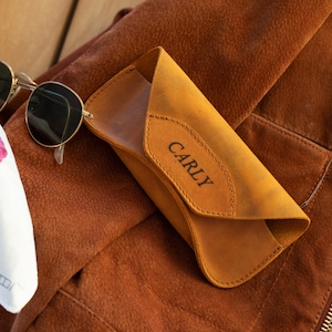 Personalized Top Grain Leather Glasses Case, Hand Crafted Eyeglasses Case with Magnetic Clasp, Custom High-Quality Slim Eyeglasses Cover