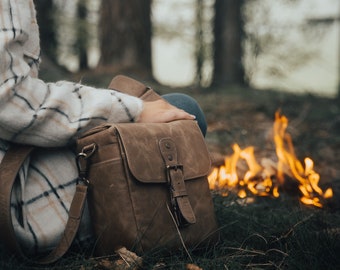 Personalisierte italienische Leder Umhängetasche Kameratasche für spiegellose, Sofortbild-, DSLR-Kameras, Reisetasche, Unisex - Handgefertigt