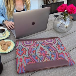 Custodia personalizzata in pelle pieno fiore per laptop MacBook Pro e Air - 16'', 14'', 13,3'', M1 Pro Max, M2, M3, M4 - Custodia di design