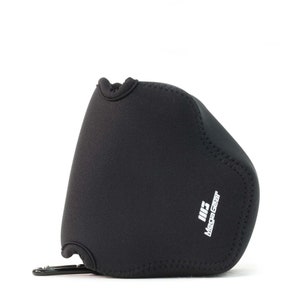 Puede incluir: Funda para objetivo de cámara de neopreno negro con cremallera plateada y el texto "MscGear" en blanco.