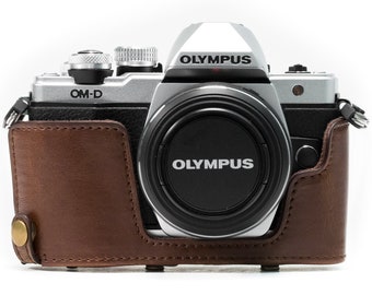 Olympus OM-D E-M10 Mark  II, E-M10 (14-42mm) Hand Crafted Leather Camera Bag, Protective Camera Cover, DSLR Camera Cover Padded Camera Case