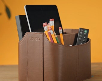 Personalisierter handgefertigter Lederremote-Caddy, Schreibtisch-Organizer mit Tablet-Ständer, kundenspezifischer Fernbedienungs-Caddy, kundenspezifischer Fernbedienungs-Organizer