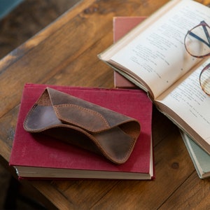 Custodia per occhiali personalizzata in pelle pieno fiore, custodia per occhiali realizzata a mano con chiusura magnetica, custodia per occhiali con chiusura magnetica a scatto personalizzata