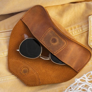 Personalized Hand Crafted Top Grain Leather Glasses Case, Glasses Case with Magnetic Clasp, Custom Soft Eyeglasses Case with Magnetic Button