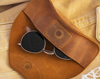 Personalized Hand Crafted Top Grain Leather Glasses Case, Glasses Case with Magnetic Clasp, Custom Soft Eyeglasses Case with Magnetic Button