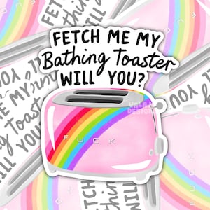 Könnte beinhalten: Ein pinkfarbener Toaster-Aufkleber mit Regenbogen-Design und dem Wort "FUCK" auf der Vorderseite. Der Text "FETCH ME MY Bathing Toaster WILL YOU?" steht über dem Toaster. Der Hintergrund zeigt ähnliche Aufkleber.