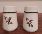 Yamaka Holly and Berries Stoneware Salt Pepper Set