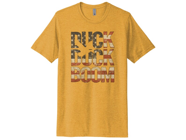 Camicia da caccia alle anatre, USA Duck Duck Boom, Camicia per uccelli acquatici, Camicia da caccia, Regalo per gli uomini, T-shirt patriottica, Caccia agli uccelli acquatici, T-shirt da cacciatore di anatre HEATHER MUSTARD