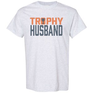 Trofee man shirt, cadeau voor hem, manlief shirt, trofee man, vaderdagcadeau, cadeau voor man, grappige man shirt, man cadeau