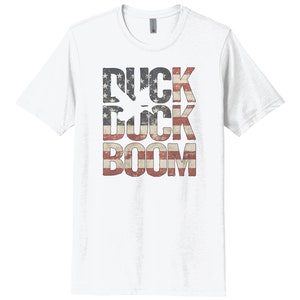 Camicia da caccia alle anatre, USA Duck Duck Boom, Camicia per uccelli acquatici, Camicia da caccia, Regalo per gli uomini, T-shirt patriottica, Caccia agli uccelli acquatici, T-shirt da cacciatore di anatre WHITE