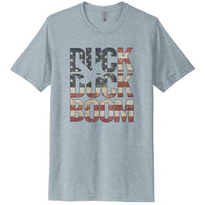 Camicia da caccia alle anatre, USA Duck Duck Boom, Camicia per uccelli acquatici, Camicia da caccia, Regalo per gli uomini, T-shirt patriottica, Caccia agli uccelli acquatici, T-shirt da cacciatore di anatre STONEWASH DENIM