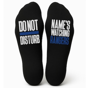 "Do Not Disturb Beobachtete Waldläufer Namenssocken - Personalisiert bedruckt und personalisiert - Geburtstagsgeschenk - Weihnachtsgeschenk."