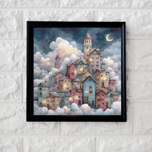 Puede incluir: Una impresión artística enmarcada representa un pueblo caprichoso entre nubes bajo un cielo estrellado. Los coloridos edificios, en tonos rosa, azul y amarillo, tienen ventanas iluminadas. Una luna creciente añade un toque de magia a este paisaje de fantasía.