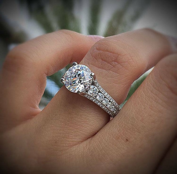 Brilliant cut shop moissanite