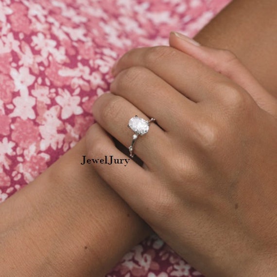 10x7 moissanite oval deals