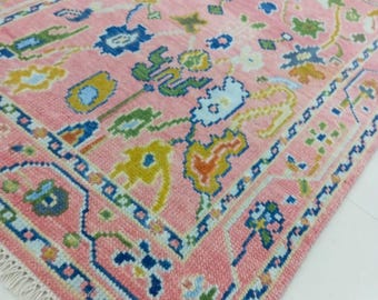 Handgeknoopt wollen oushak-tapijt – roze bloemen Turks tapijt