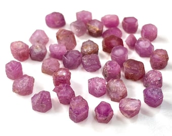 25 STÜCK ~ Natürlicher Roter Roher Stern Rubin 6-8 MM Natürlicher Rubin Rough Ring Größe Roher Rubin Kristall Edelstein, Juli Birthstone Rubin Edelstein Geschenk für Sie