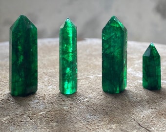 RARE NATURAL EMERALD Zambiyan Healing Crystals Gemstones May Birthstone Rocks Stones Minerals,Use For Home Decor jewlry Gift Etc