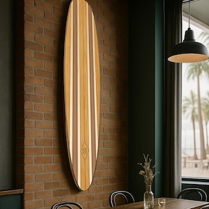 Vintage surfplankmuurkunst – houten longboarddecor uit het midden van de eeuw – kuststijl jaren 60