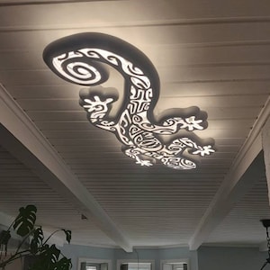 Gecko Ceiling Light – Tropical LED Wall Art