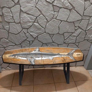 Bench in the shape of a surfboard, Shark
