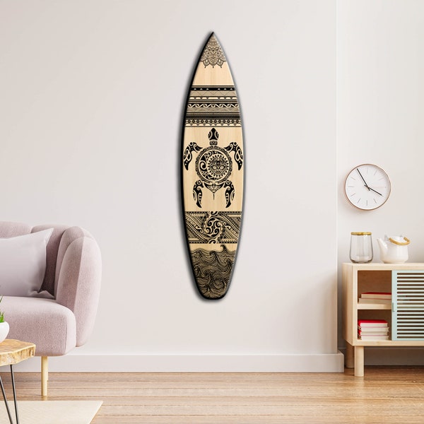 Arte de parede em prancha de surfe com tartaruga Maori – Decoração tribal costeira para bar ou casa