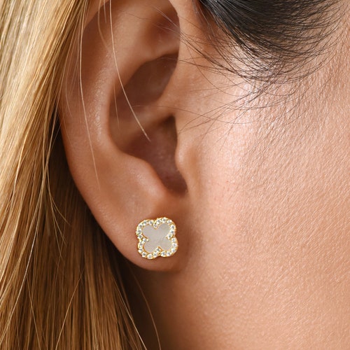 CLOVER MEDIUM GOLD MOP STUD EARRINGS