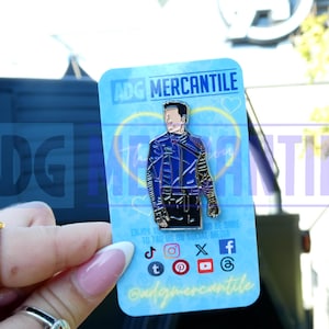 Pin de esmalte de Bucky Barnes de Marvel, Falcon y el Soldado del Invierno, RETIRO