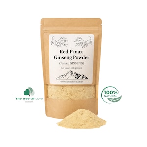 Könnte beinhalten: Ein brauner Kraftpapierbeutel mit beigefarbenem rotem Panax-Ginseng-Pulver. Das weiße Etikett enthält den Text Red Panax Ginseng Powder, Panax GINSENG, 6+ years old/grown, eine Berggrafik und die Website www.treeoflove.shop.