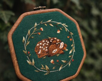 Fawn original hand embroidery| Baby deer hoop embroidery| Embroidered woodland animal