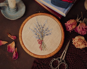 Arte de pared de bordado de lavanda / Bordado de aro de lavanda / Bordado floral a mano / Decoración del núcleo de la cabaña