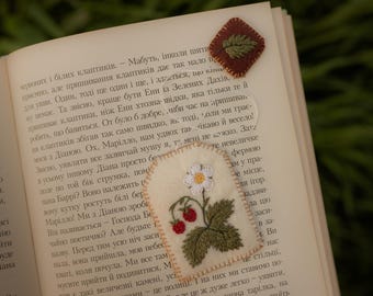 Hand embroidered teabag bookmark |Floral bookmark| Felt bookmark| Embroidered bookmark| Gift for readers| Botanical bookmark