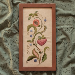 Vintage style framed Crewel embroidery|Handmade Jacobean crewel embroidery|Delicate hand embroidery| Cottage core decor| Finished embroidery