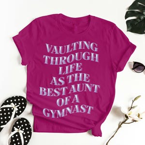 Voltigieren durch das Leben T-Shirt, Gymnastik Tante Unisex Softstyle T-Shirt, Gymnastik Tante Tee, Gymnastik Geschenk, Gymnastik Fan Bekleidung