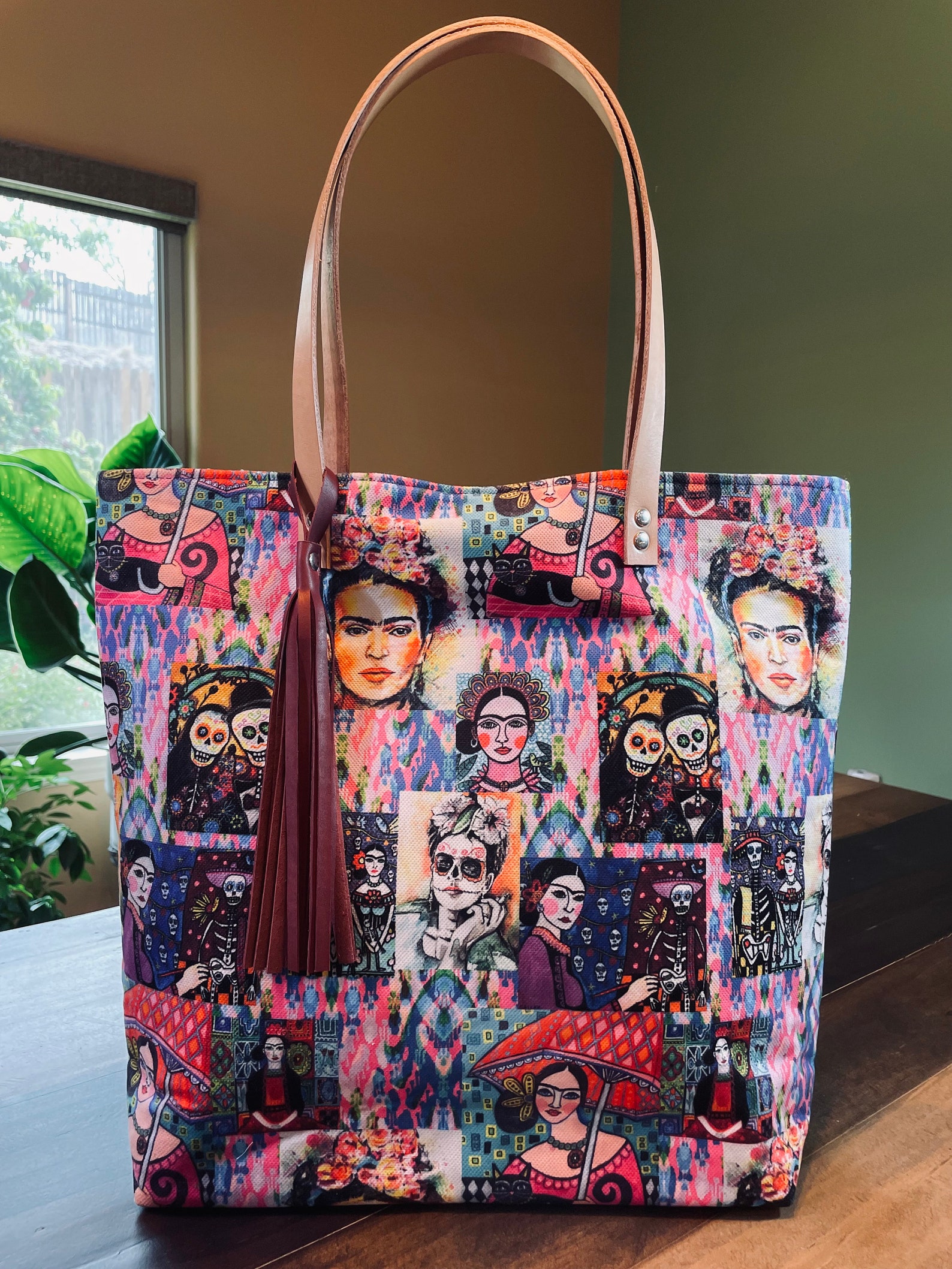 Frida XL tote bag