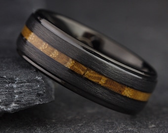 Mens Black wedding Ring with whiskey barrel Wood, Whiskey barrel ring, Mens Wedding Band, Mens whiskey barrel Wood Wedding Ring, Black Ring