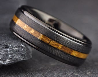Mens Black wedding Ring with whiskey barrel Wood, Whiskey barrel ring, Mens Wedding Band, Mens whiskey barrel Wood Wedding Ring, Black Ring
