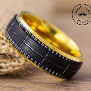 Gold Wedding Band with Black Design, Mens Wedding Band, Unique Mens Ring, Mens Engagement Band, Man Promise Ring, Manly Anniversary Gift