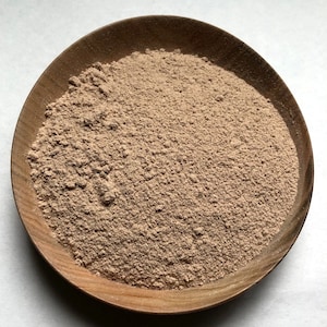 White Joss (Cinnamomum subavenium) Powder for use as an incense binder.