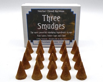 Puede incluir: Una caja de 20 conos de incienso marrones etiquetados "Nectar Cloud Incense Three Smudges" con el texto "The most powerful smudging ingredients in one: Palo Santo, White Sage and Copal. 100% Natural. Handmade in the USA."