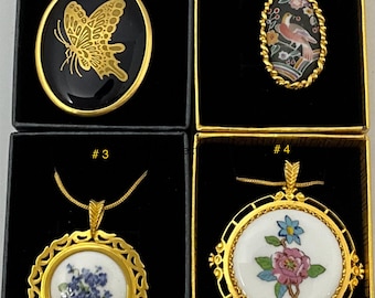 Collar colgante vintage de porcelana china: pieza coleccionable pintada a mano