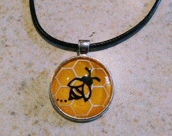 Outlander Inspired, Glass Pendant,  Outlander Gifts, Bee Necklace, handmade necklace, Bee Jewelry, Bee Pendant, Outlander Jewelry, Outlander