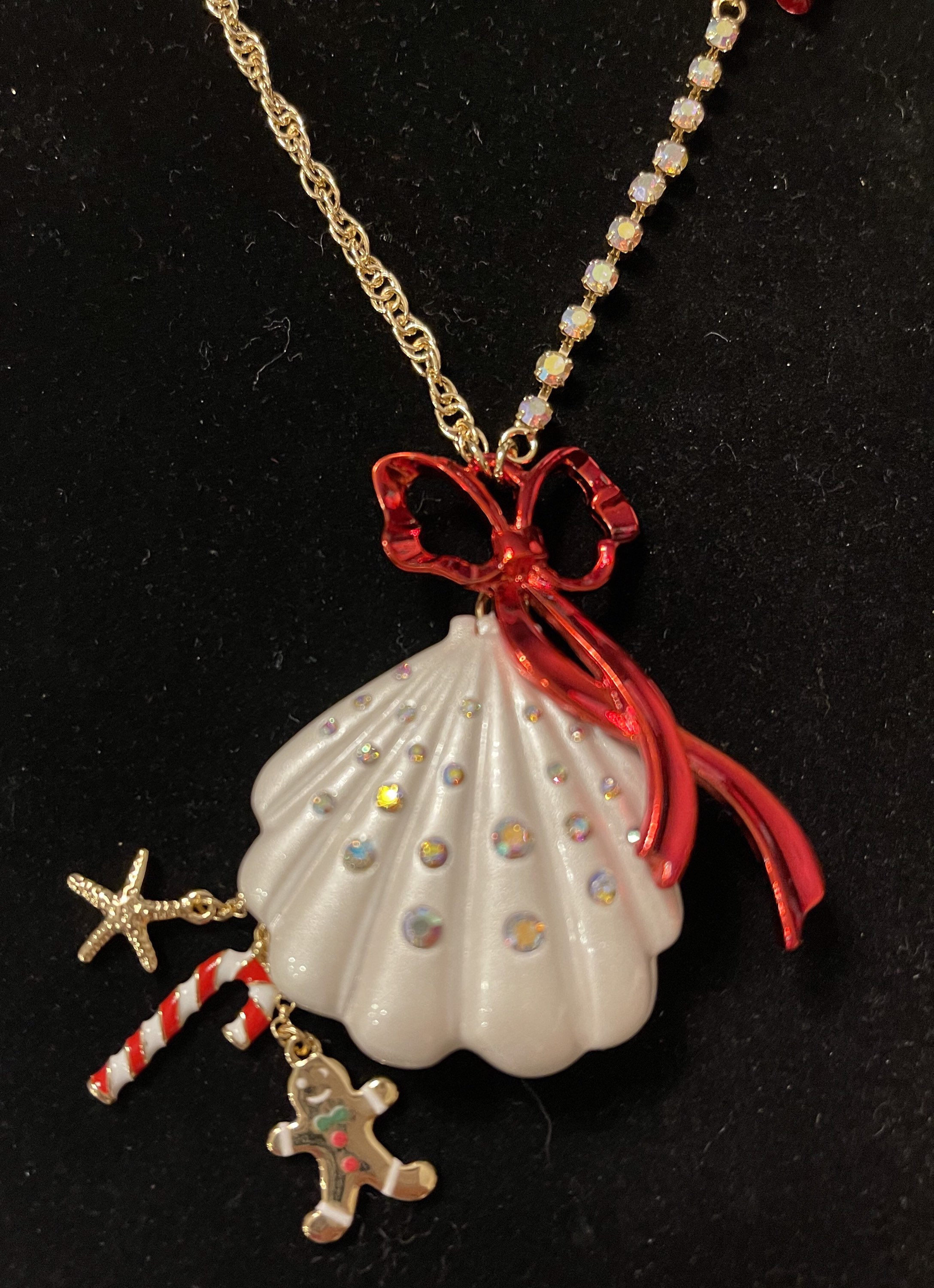 Betsey Johnson Holiday White Rhinestone Seashell Necklace With Red Bow. Etsy Denmark