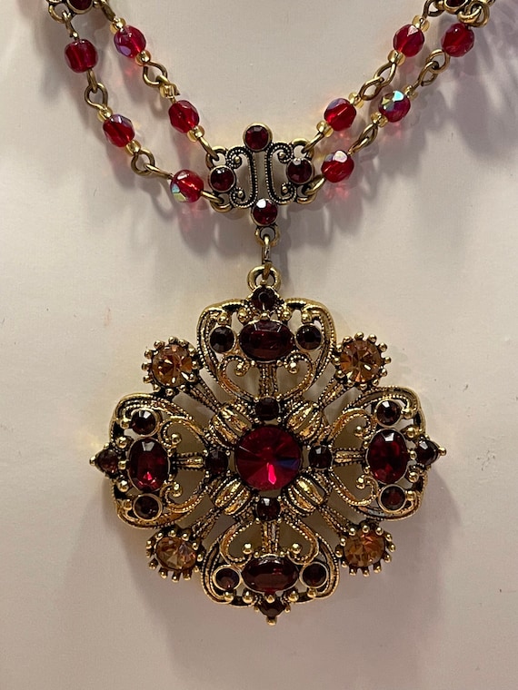 Avon Vintage Gold pendant with Ruby Color rhinesto