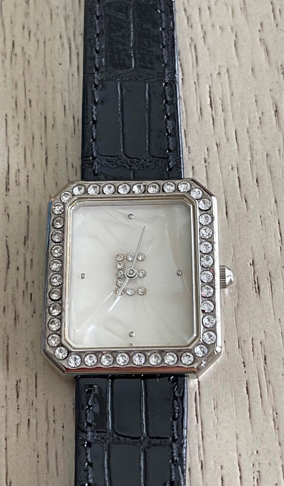 Vintage Avon Elizabeth Taylor Brilliance Watch 199