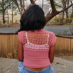 The Star Lace Cardigan: A crochet pattern for a fitted cropped summer cardigan with a pop of lace on the back. image 8