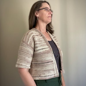 The Star Lace Cardigan: A crochet pattern for a fitted cropped summer cardigan with a pop of lace on the back. image 7